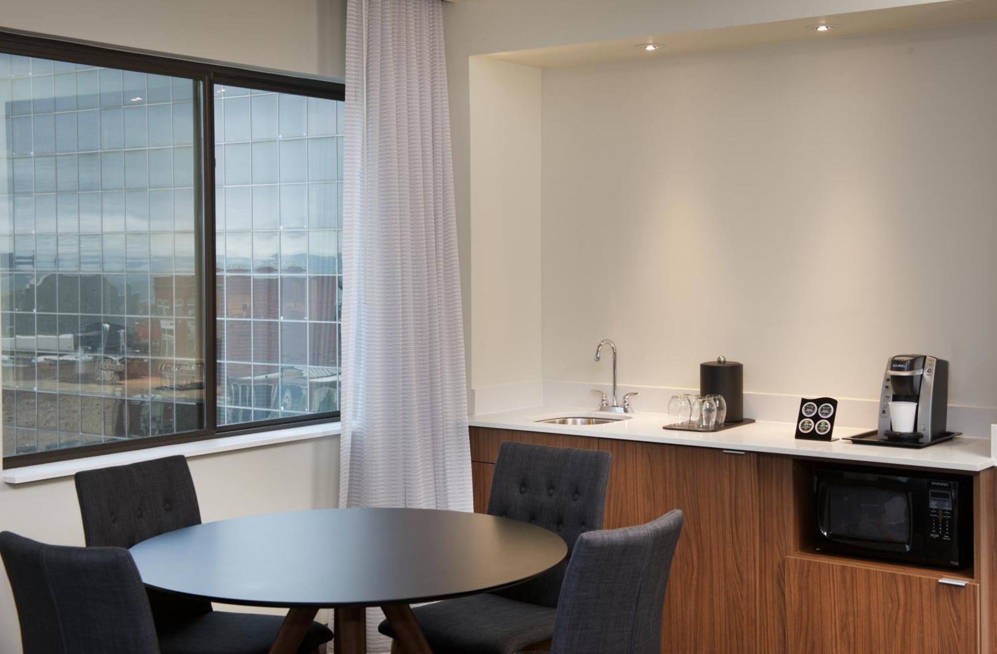 Courtyard By Marriott Seattle Everett Downtown Exterior photo