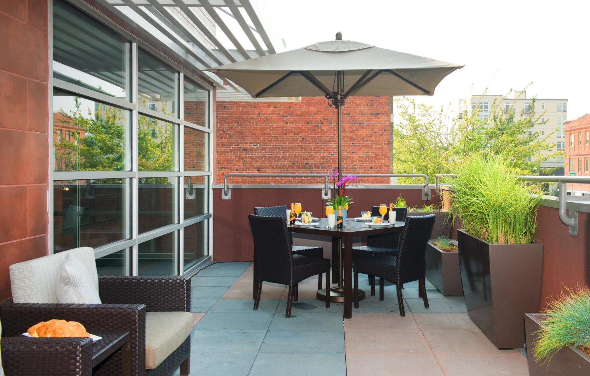Courtyard By Marriott Seattle Everett Downtown Exterior photo